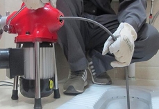 专业机器疏通下水道