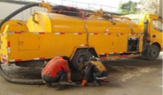 专业机器疏通下水道